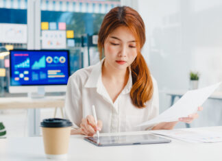 Doanh nghiệp cần thực hiện báo giảm lao động trong trường hợp nào? Hướng dẫn hạch toán truy thu BHYT khi báo giảm BHXH